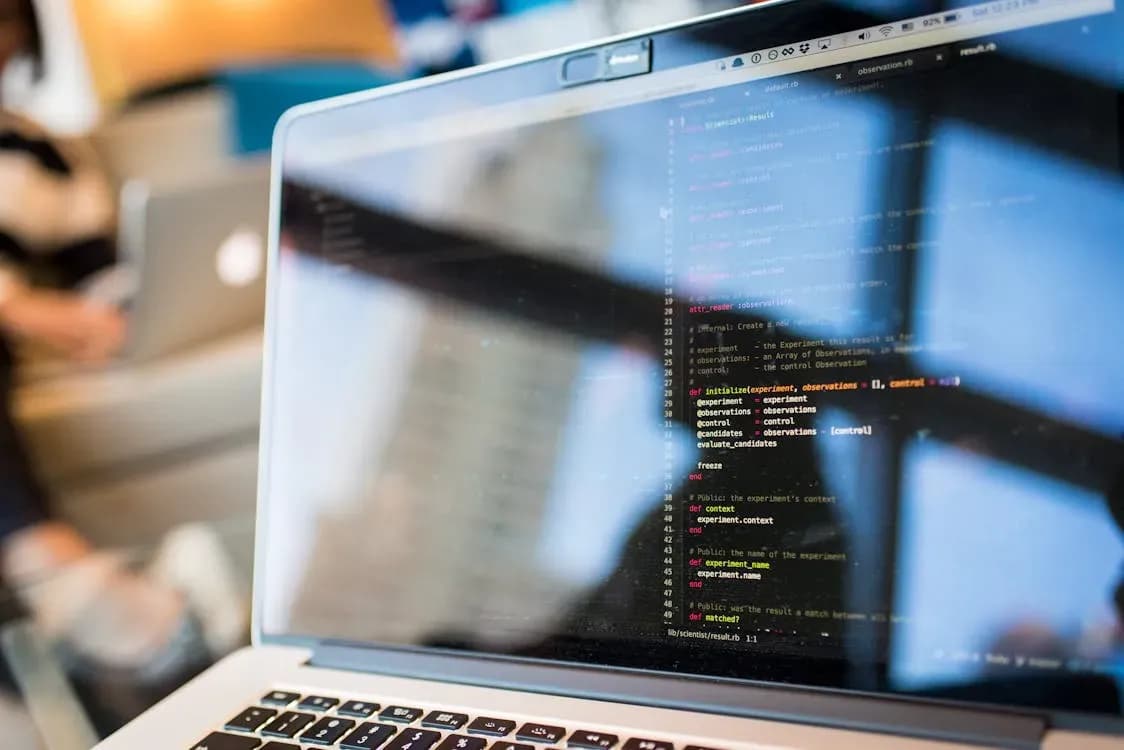 Backend con GoLang: Por qué lo elegimos para proyectos de alto rendimiento